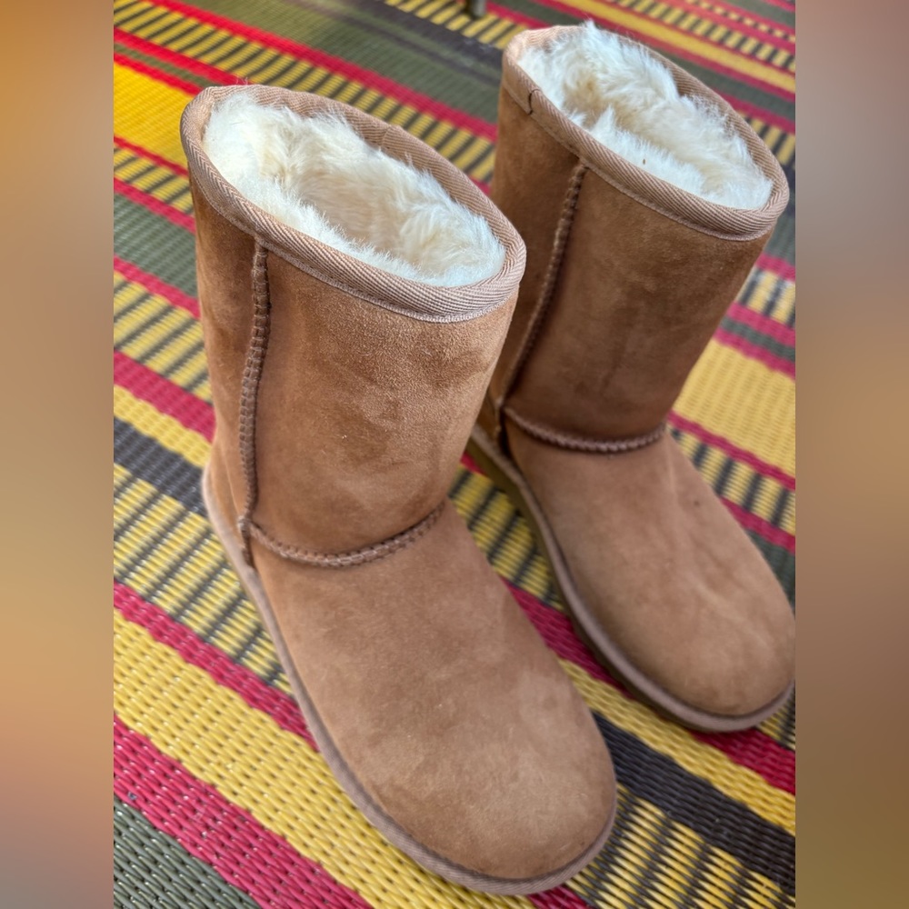 Women’s UGG boots - size 5